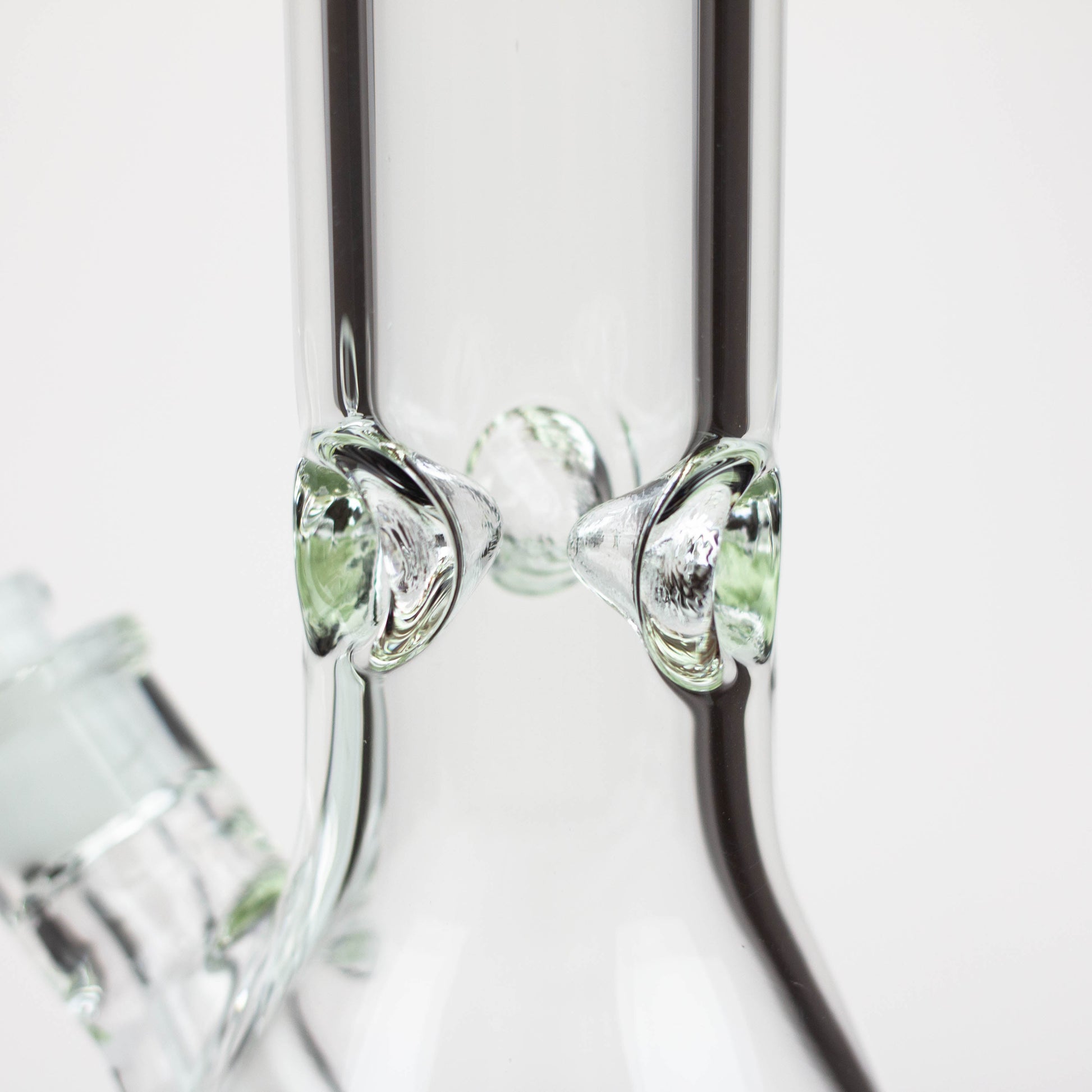 
High quality borosilicate glass
Height : 13.5"
Thickness : 7 mm
Base : 5.25"
Tube Diameter: 2 "
3 pinched ice catcher
Thick Bowl for 14 mm joint with round handle
513.5" Classic beaker 7 mm glass water bong [SP48]Bongsempire420