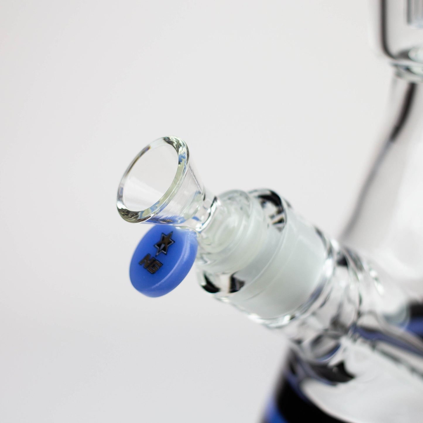 
This classic piece with added aeration is the perfect piece when you want to step it up a notch. The large tree percolator in the middle has 10 slitted arms for a sNG- 17 inch 10-Arm Tree Beaker  [S395]Bongsempire420