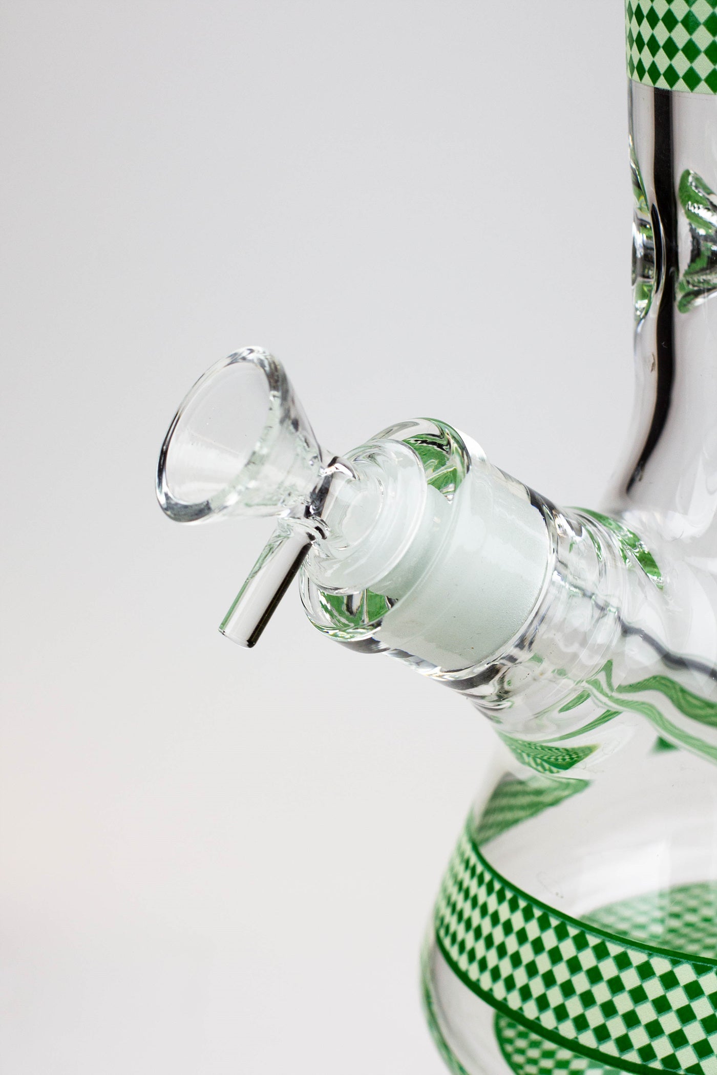 18" Diamond pattern Glow in the dark 7 mm glass beaker bong_1